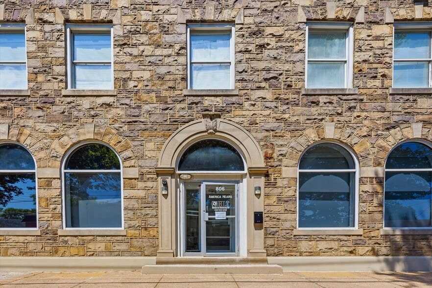 806 Beaver St, Bristol, PA à vendre - Photo du bâtiment - Image 2 de 25