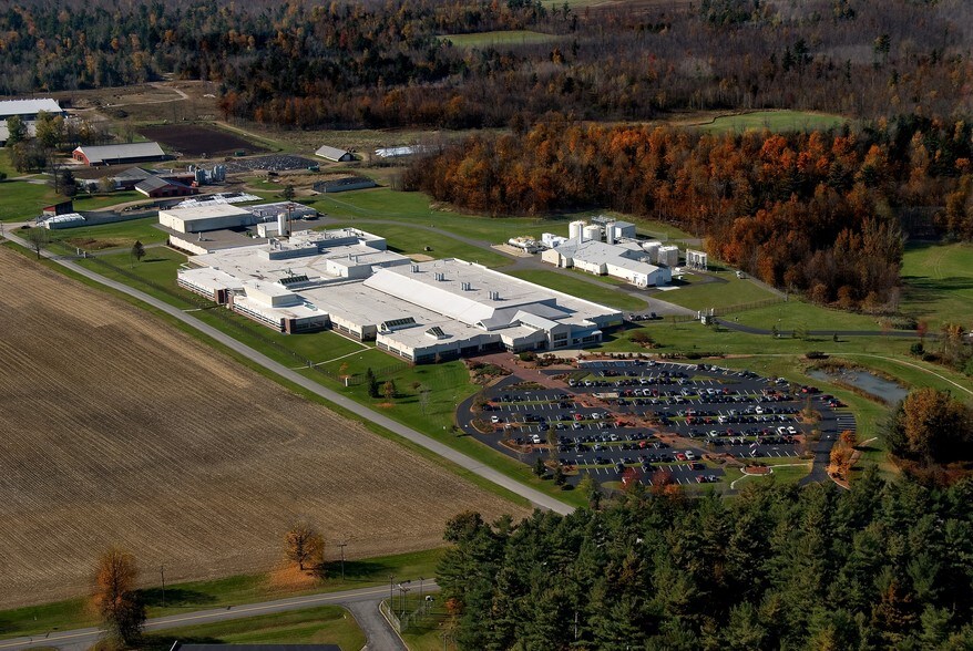 641 Ridge Rd, Chazy, NY à louer - Photo du bâtiment - Image 1 de 17