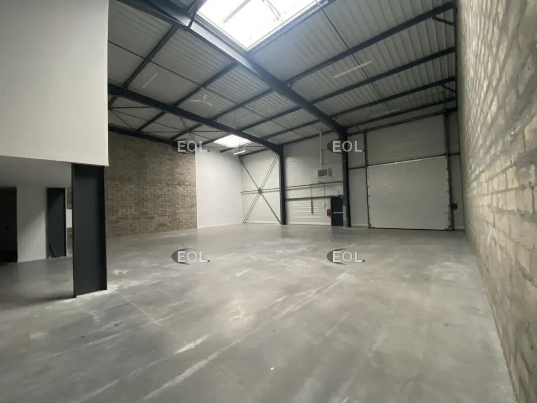 Flex in Grigny for lease Building Photo- Image 1 of 4