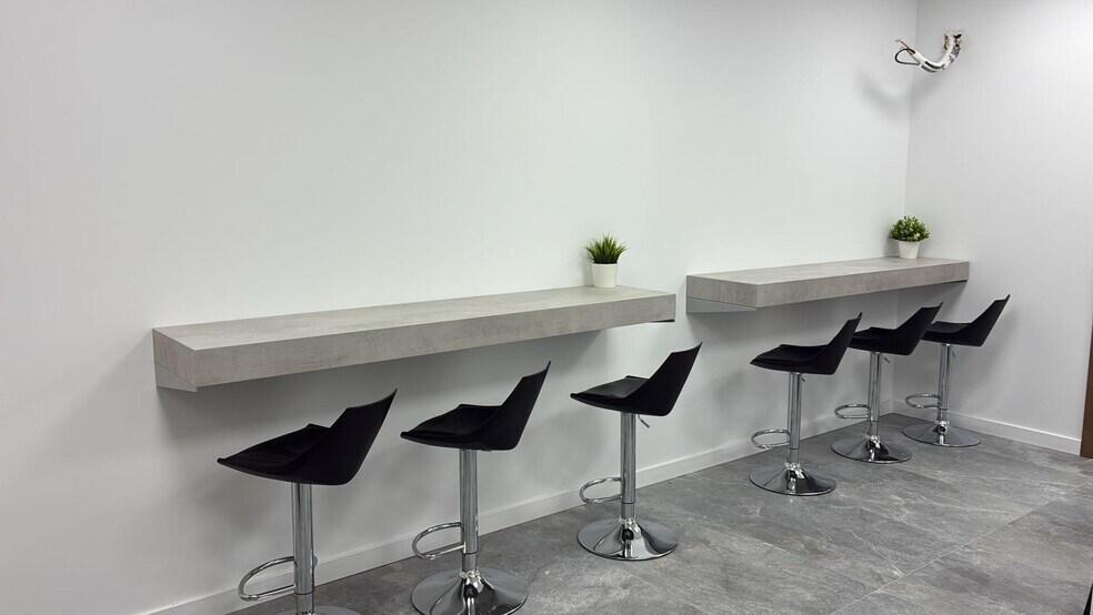 Office in València for lease - Interior Photo - Image 2 of 11