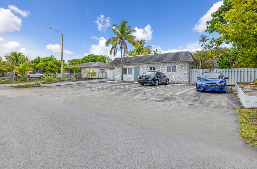 1480 NW 20th Ct, Fort Lauderdale, FL à vendre - Photo du bâtiment - Image 2 de 14