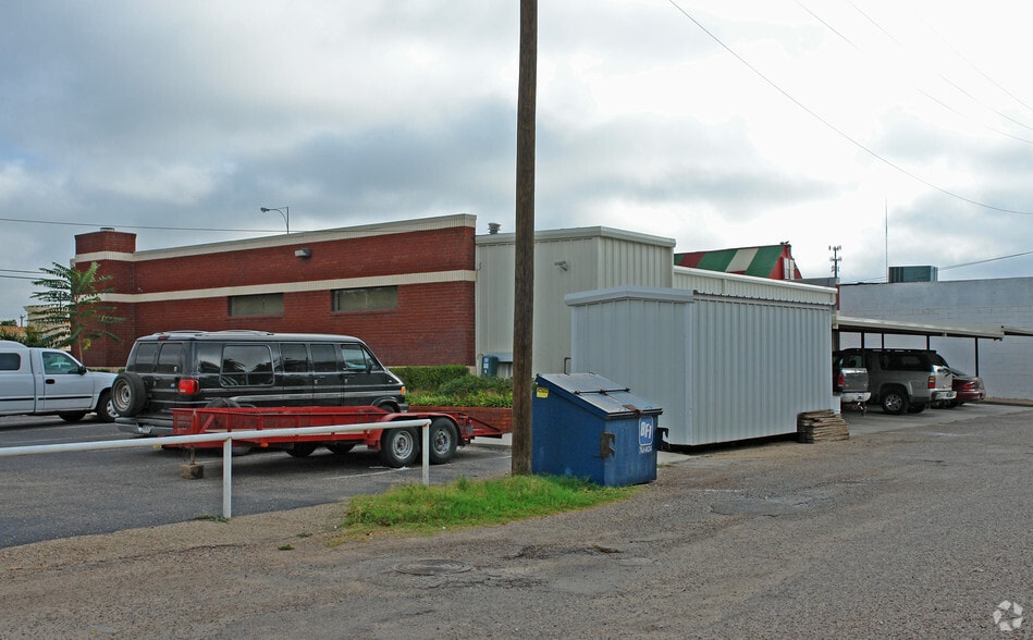 4421 19th St, Lubbock, TX for lease - Building Photo - Image 2 of 6