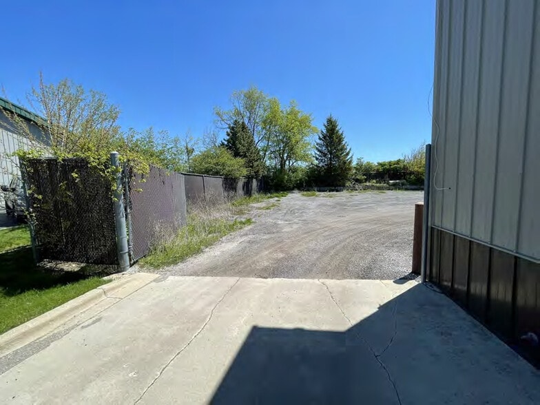 747 Herra St, Elburn, IL for lease - Building Photo - Image 3 of 4
