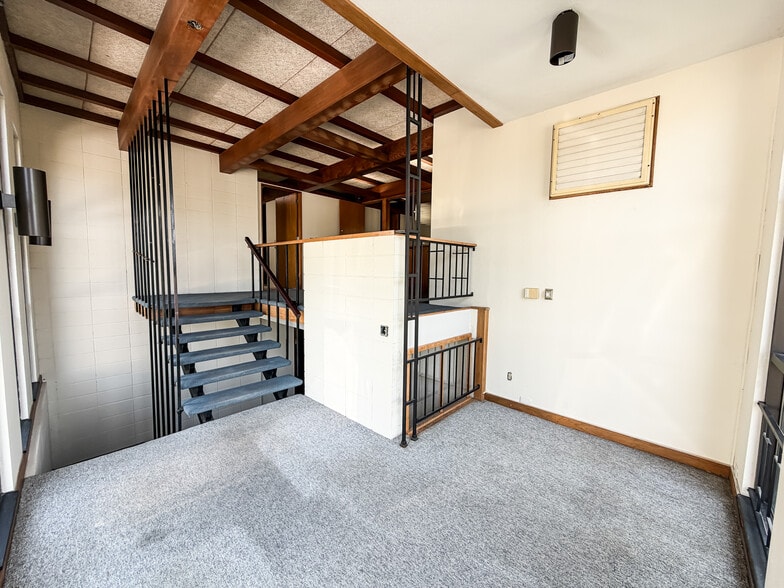 510 Central Ave, Dunkirk, NY for sale - Interior Photo - Image 3 of 24