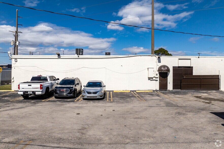 2223 NW 26th Ave, Miami, FL à louer - Photo du bâtiment - Image 3 de 13