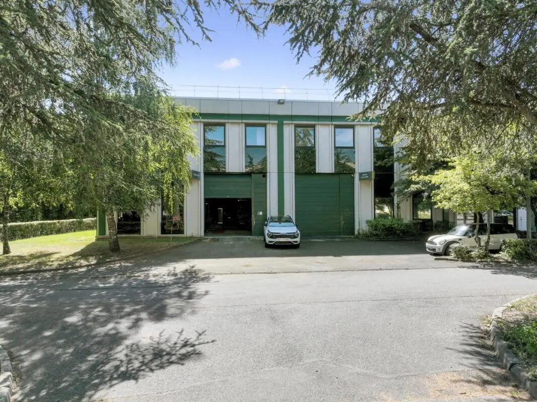 Flex in Limonest for lease Building Photo- Image 1 of 17