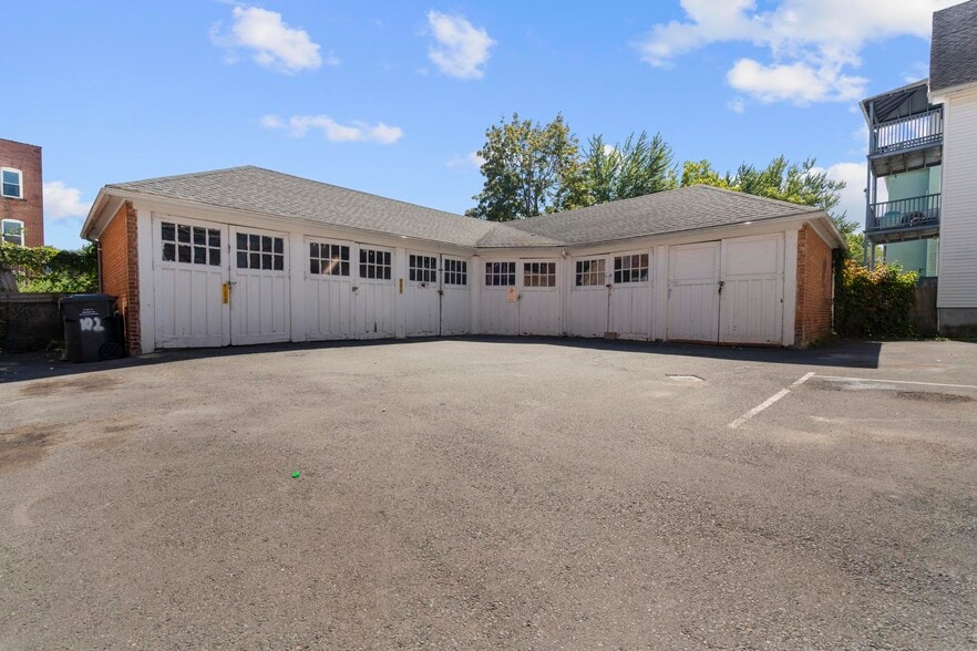 102 Rowe Ave, Hartford, CT à vendre - Photo du bâtiment - Image 2 de 38