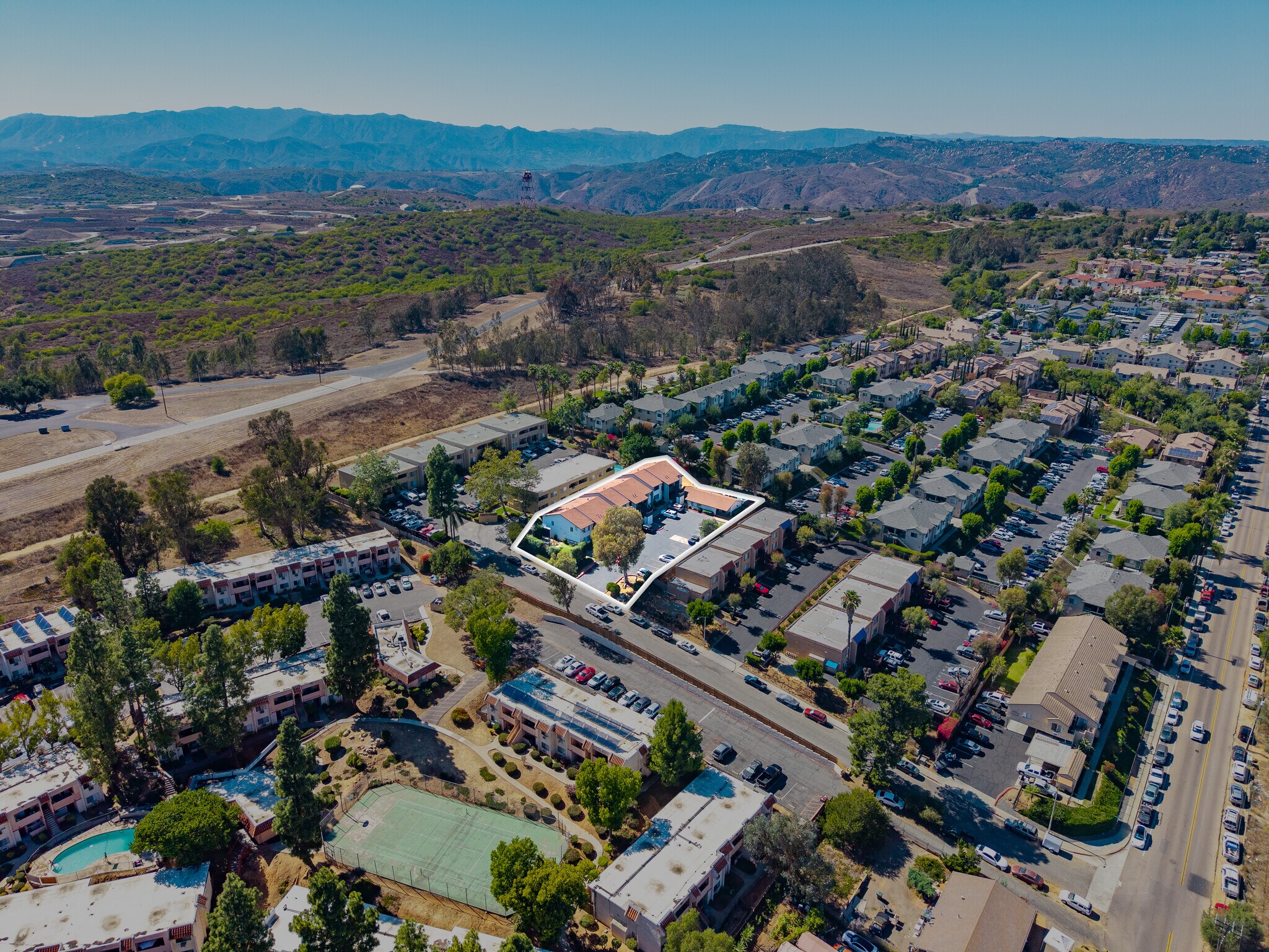 725 Alturas Ln, Fallbrook, CA à vendre Photo du bâtiment- Image 1 de 36