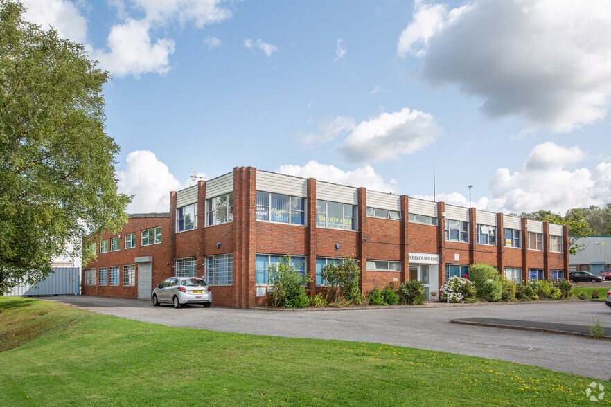 19 Hereward Rise, Halesowen à louer - Photo principale - Image 1 de 23