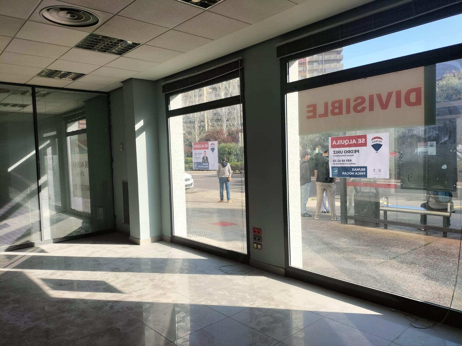Retail in Zaragoza, Zaragoza for lease Building Photo- Image 1 of 26