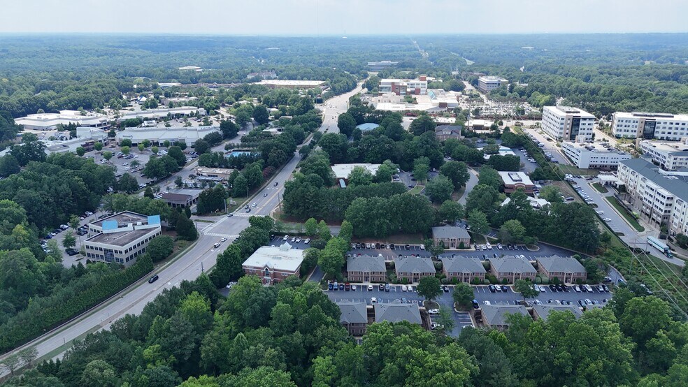 547 Keisler Dr, Cary, NC à louer - Aérien - Image 2 de 11