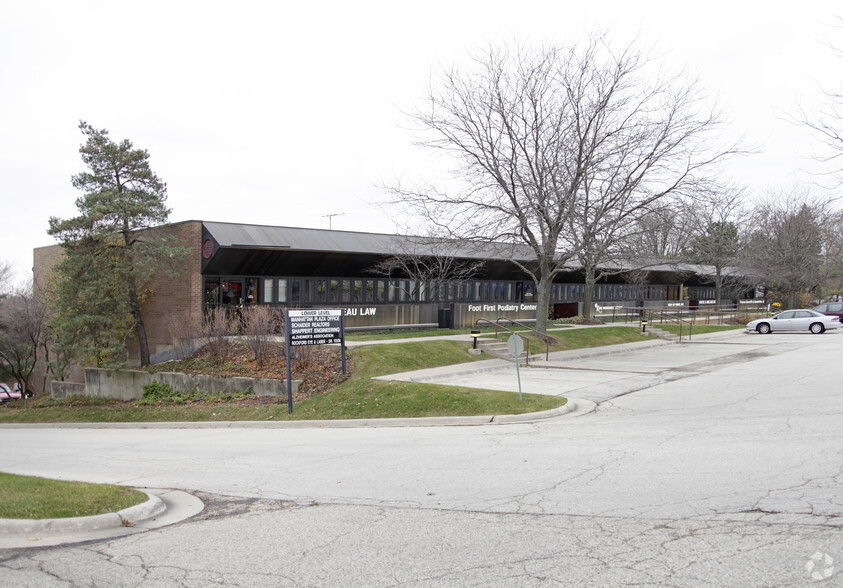 4777 E State St, Rockford, IL à louer - Photo du bâtiment - Image 1 de 29