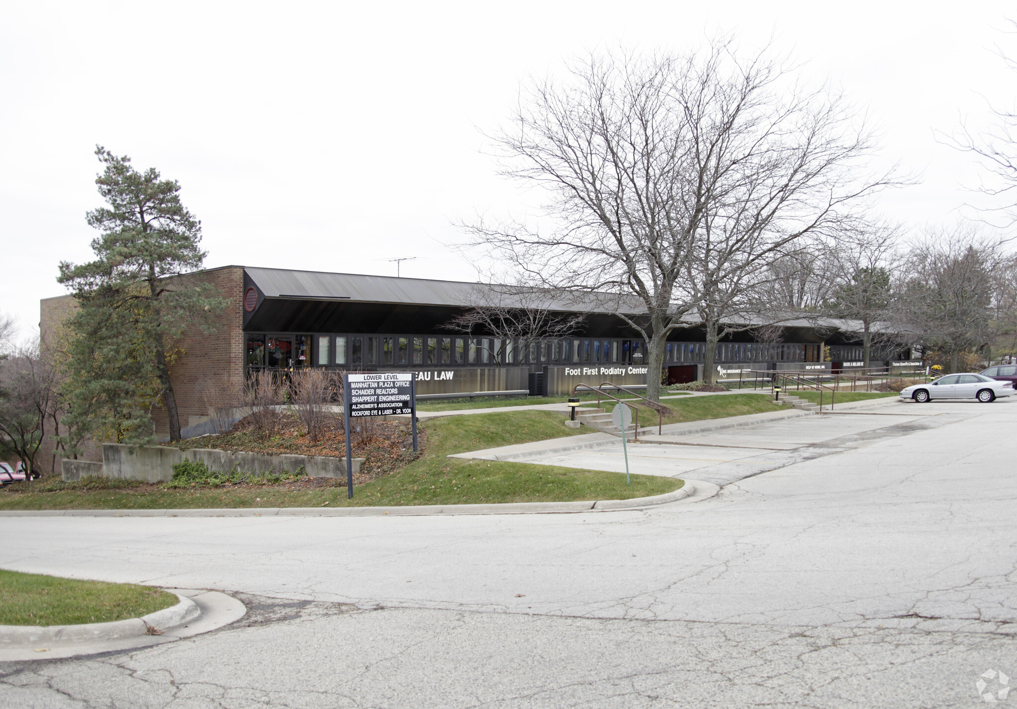 4777 E State St, Rockford, IL for lease Building Photo- Image 1 of 30