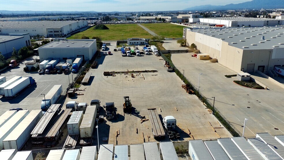 11053 Catawaba Ave, Fontana, CA à louer - Vidéo sur l’inscription commerciale - Image 2 de 7