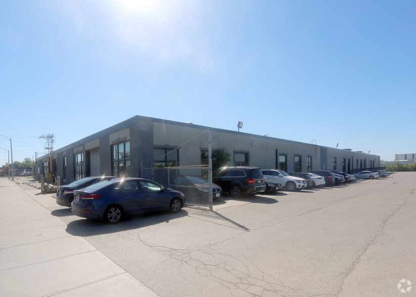 700 Kipling Ave, Toronto, ON à louer - Photo du bâtiment - Image 3 de 4