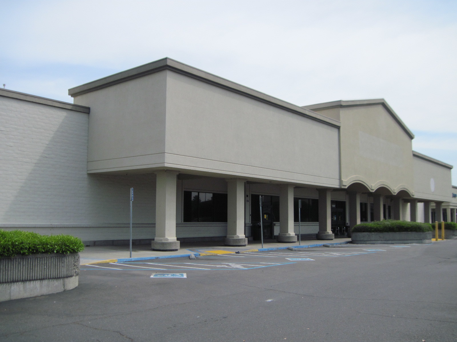 1270-1298 W Capitol Ave, West Sacramento, CA à louer Photo du bâtiment- Image 1 de 10