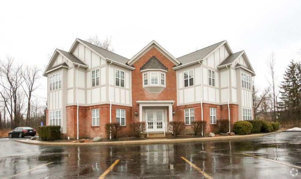 33165 Solon Rd, Solon, OH à vendre - Photo principale - Image 1 de 7