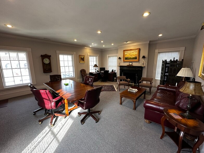 25 Elm St, Southbridge, MA for sale - Interior Photo - Image 3 of 8