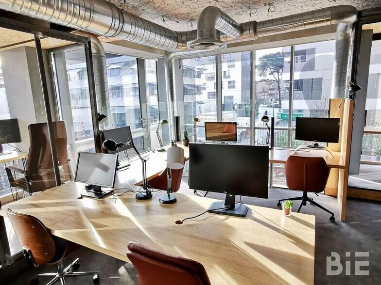 Office in Mérignac for lease - Building Photo - Image 1 of 8