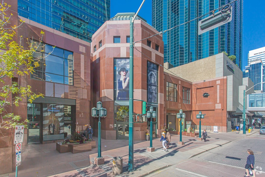 10155 102nd St NW, Edmonton, AB à louer - Photo du bâtiment - Image 3 de 13