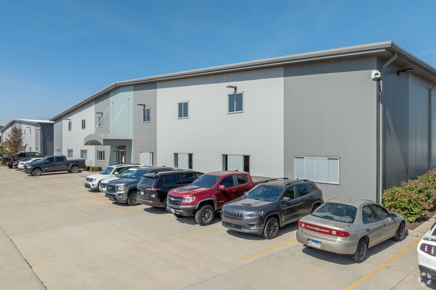 2107 New Lenox Rd, Joliet, IL for lease - Building Photo - Image 3 of 5