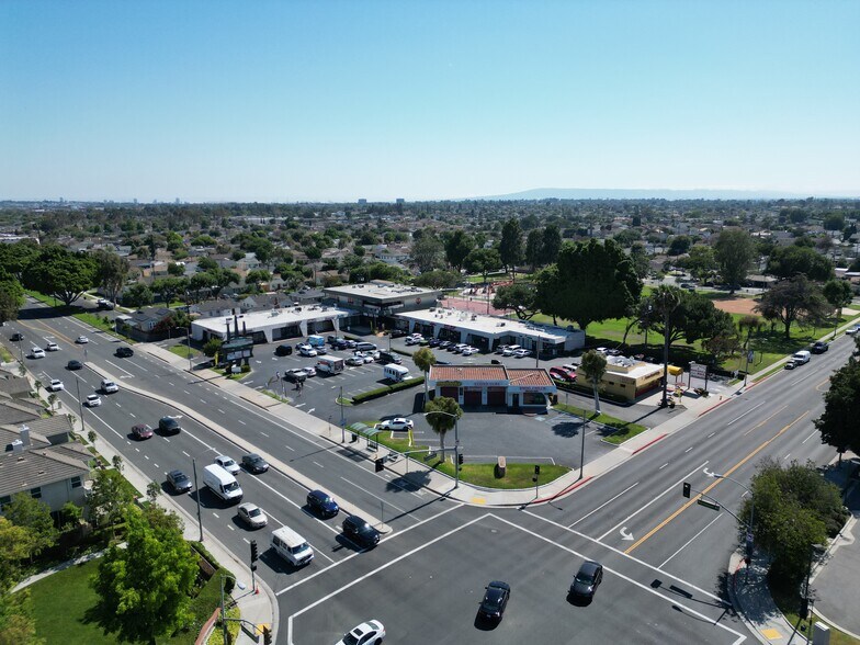 5237-5263 Paramount Blvd, Lakewood, CA à louer - Photo du bâtiment - Image 3 de 33