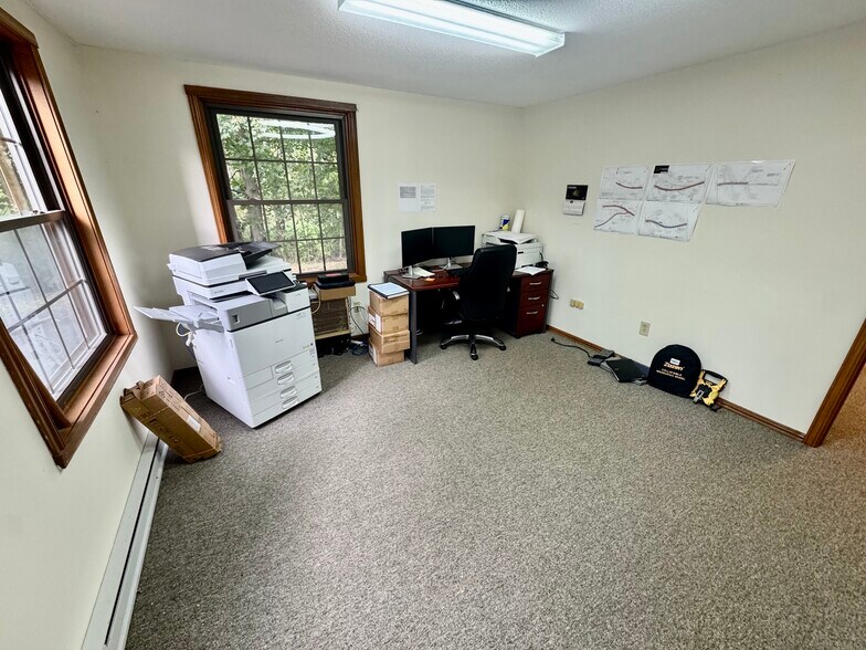 24 West Rd, Ellington, CT à vendre - Photo du bâtiment - Image 3 de 18