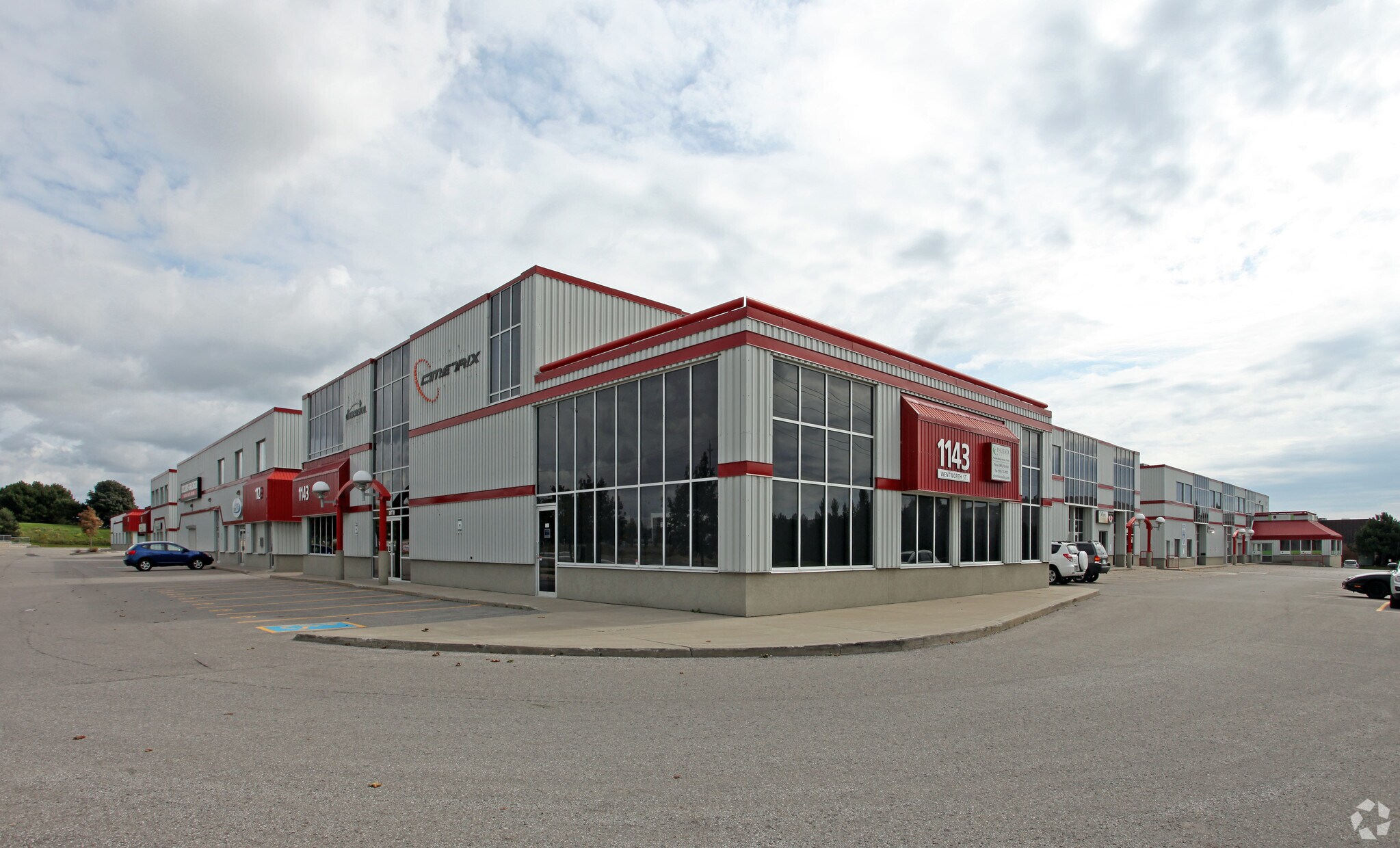 1143 Wentworth St W, Oshawa, ON à vendre Photo principale- Image 1 de 1