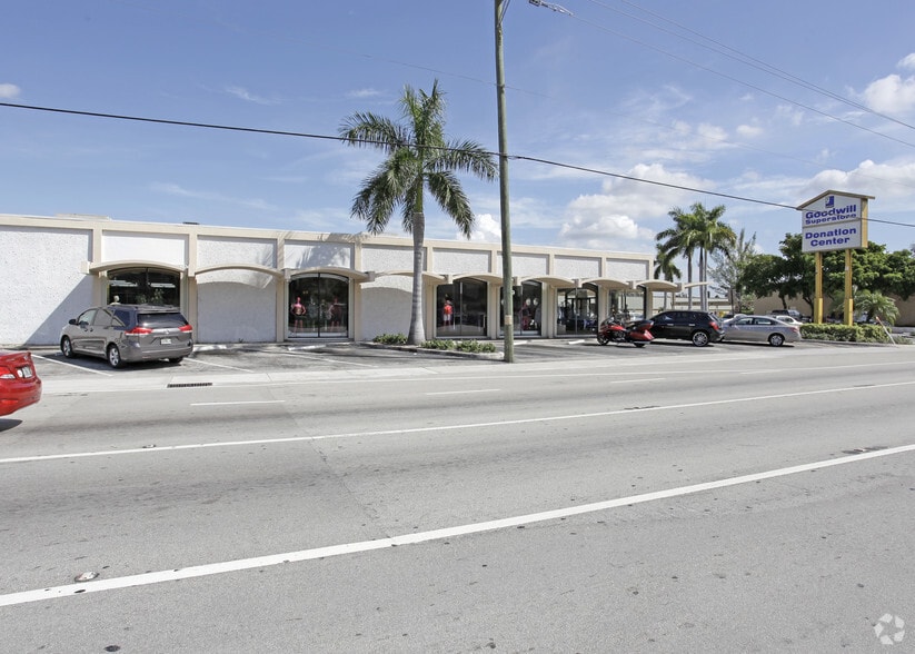 3149 W Hallandale Beach Blvd, Hallandale, FL for lease - Building Photo - Image 3 of 27