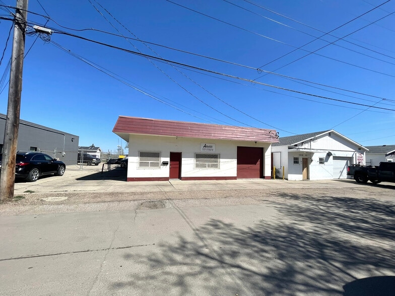 12124 121A St NW, Edmonton, AB for sale - Building Photo - Image 2 of 8