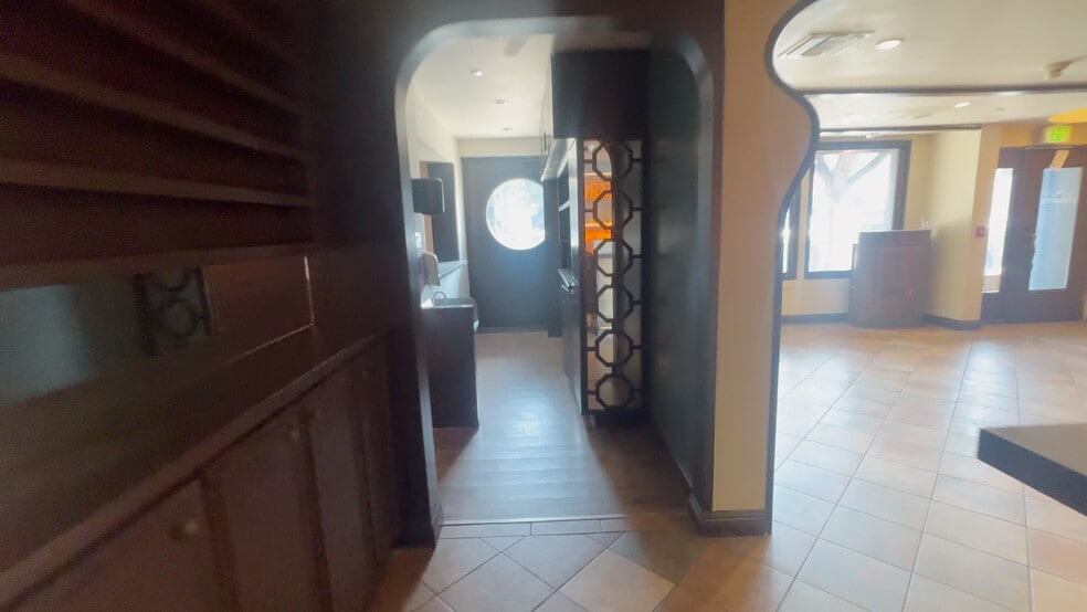 48-50 S De Lacey Ave, Pasadena, CA for lease - Commercial Listing Video - Image 2 of 14