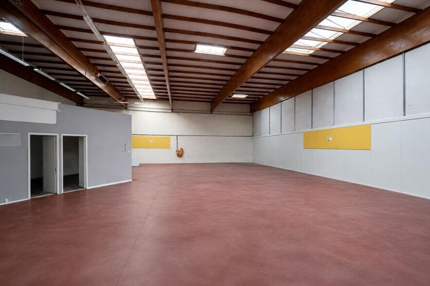Industrial in Lille for lease - Interior Photo - Image 2 of 4