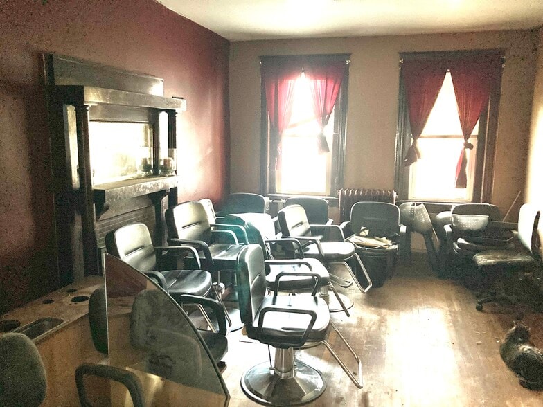 812 Upshur St NW, Washington, DC for lease - Interior Photo - Image 3 of 8