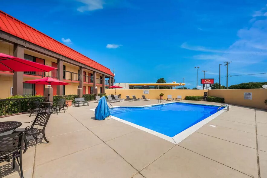 2015 Military Rd, Columbus, MS à vendre - Photo du bâtiment - Image 3 de 55