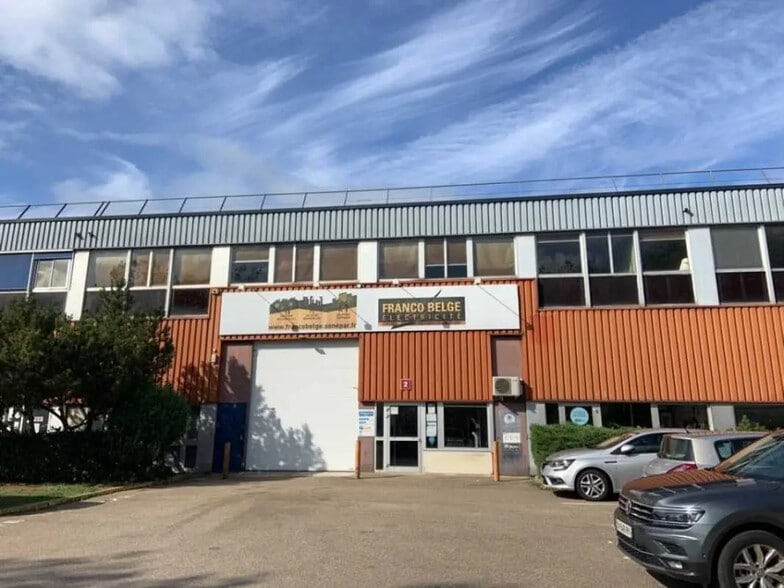 4 Rue Albert Einstein, Trappes for lease - Building Photo - Image 1 of 4