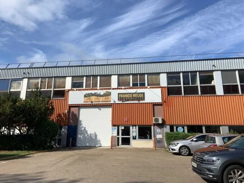 4 Rue Albert Einstein, Trappes à louer - Photo du bâtiment - Image 1 de 4