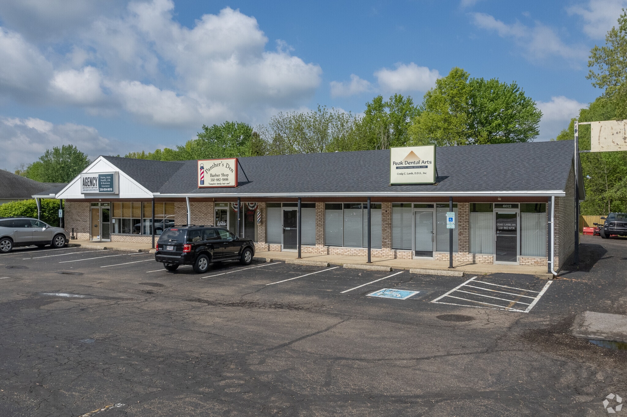 Panther Plaza – Retail/Office/Storage portfolio of 2 properties for sale on LoopNet.ca Primary Photo- Image 1 of 3
