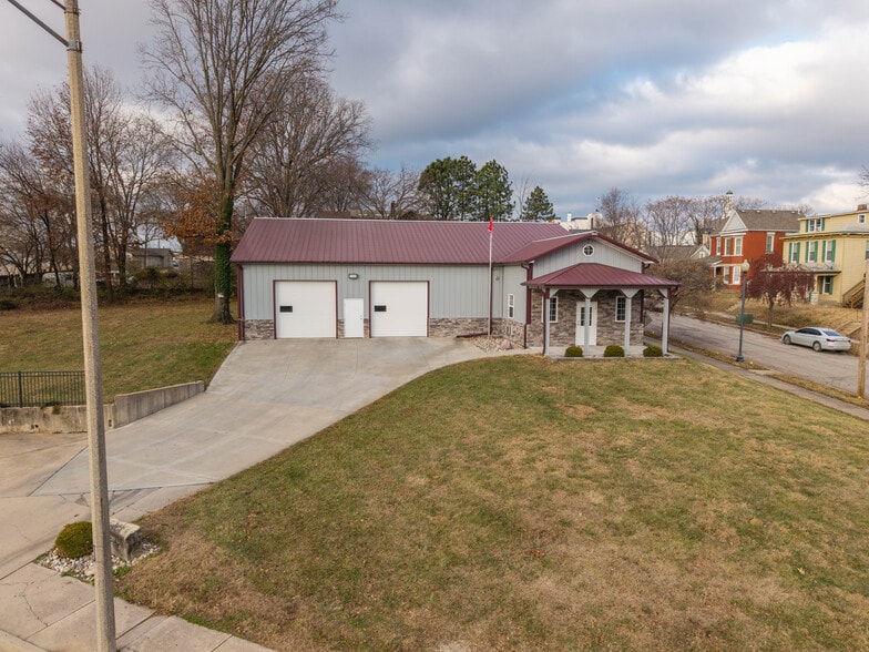 200 S Memorial Dr, Independence, MO for lease - Building Photo - Image 2 of 19