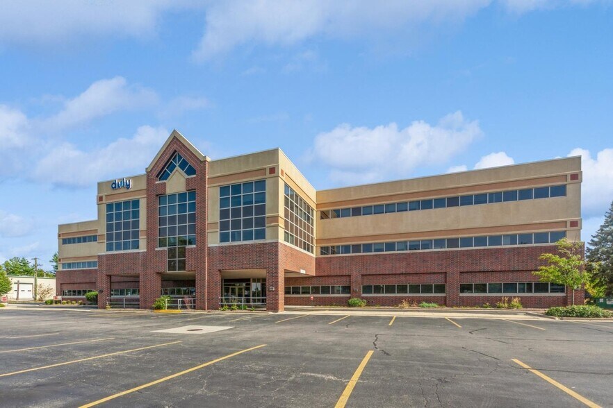 1020 E Ogden Ave, Naperville, IL à louer - Photo du bâtiment - Image 3 de 4