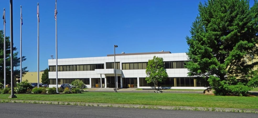80-100 Boul De L'aéroport, Bromont, QC for lease - Building Photo - Image 1 of 1