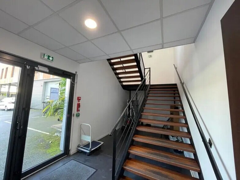 Flex dans Canéjan à louer - Photo du bâtiment - Image 3 de 8