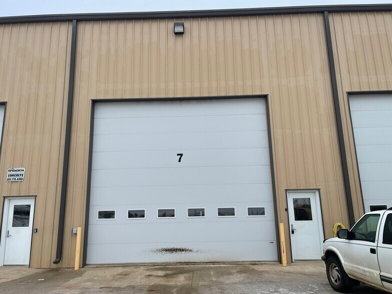 12291 26th F St, Watford City, ND à louer - Photo du bâtiment - Image 2 de 10