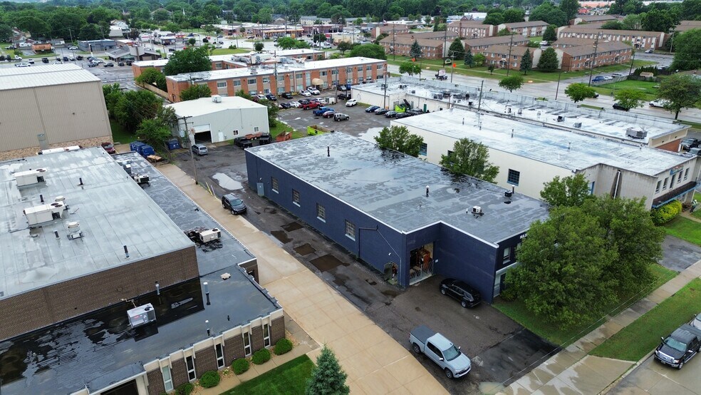 24871 Gibson Dr, Warren, MI for sale - Building Photo - Image 2 of 7