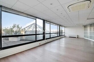 Office in Asnières-sur-Seine for lease Interior Photo- Image 1 of 5