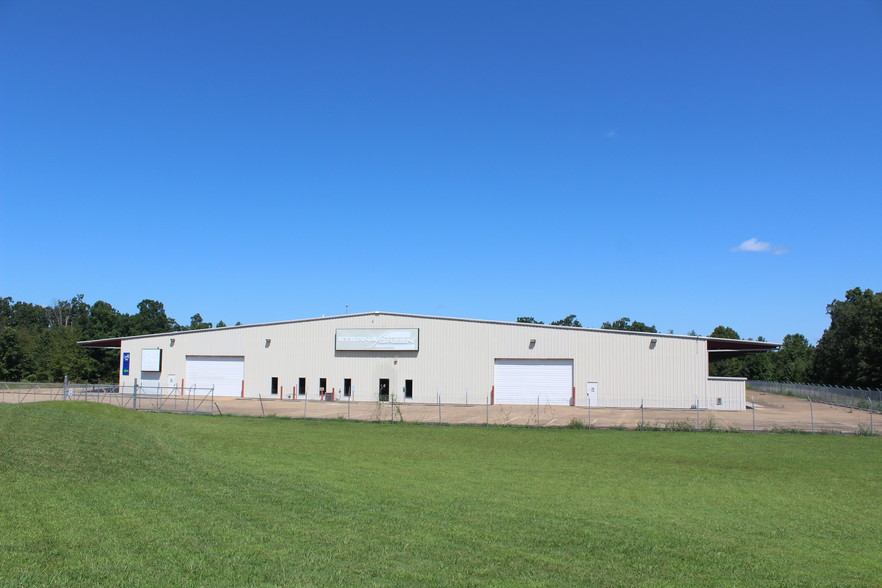 228 Industrial Park, Hohenwald, TN for sale - Building Photo - Image 1 of 1