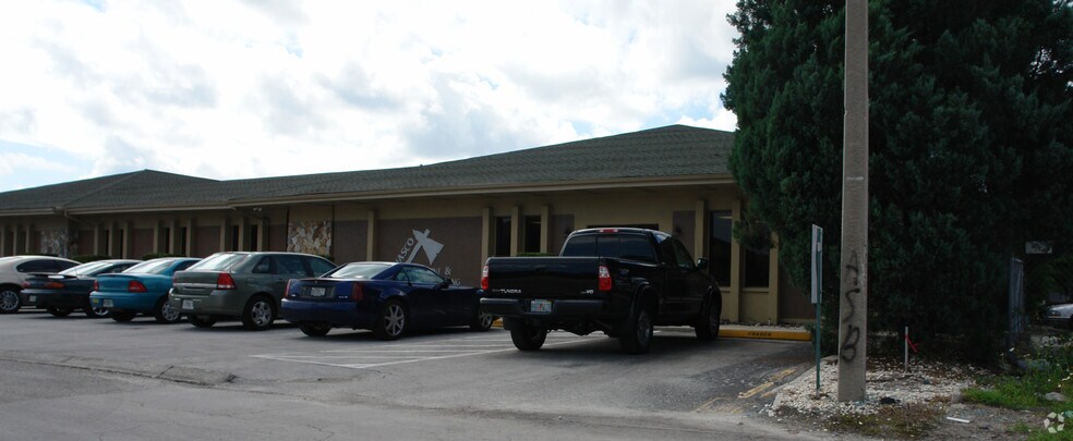 6736 Commerce Ave, Port Richey, FL for lease - Building Photo - Image 2 of 4