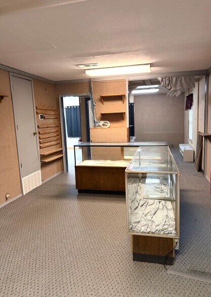 325-331 E Main St, Lewisville, TX for sale - Interior Photo - Image 2 of 7