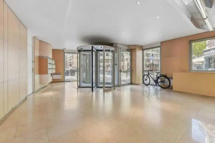 Bureau dans Boulogne-Billancourt à louer - Hall d’entrée - Image 1 de 5