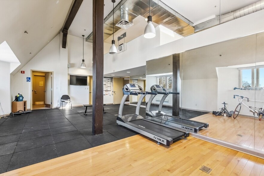 1 E Ridgewood Ave, Ridgewood, NJ for lease - Building Photo - Image 3 of 26