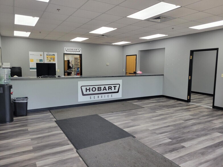 14 Airport Park Rd, East Granby, CT à louer - Photo du bâtiment - Image 3 de 11